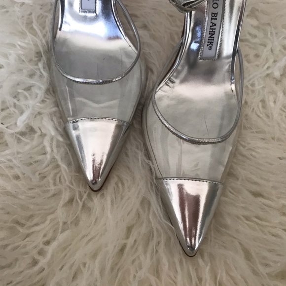 Manolo Blahnik Silver Capped Toe Pump - Picture 4 of 8